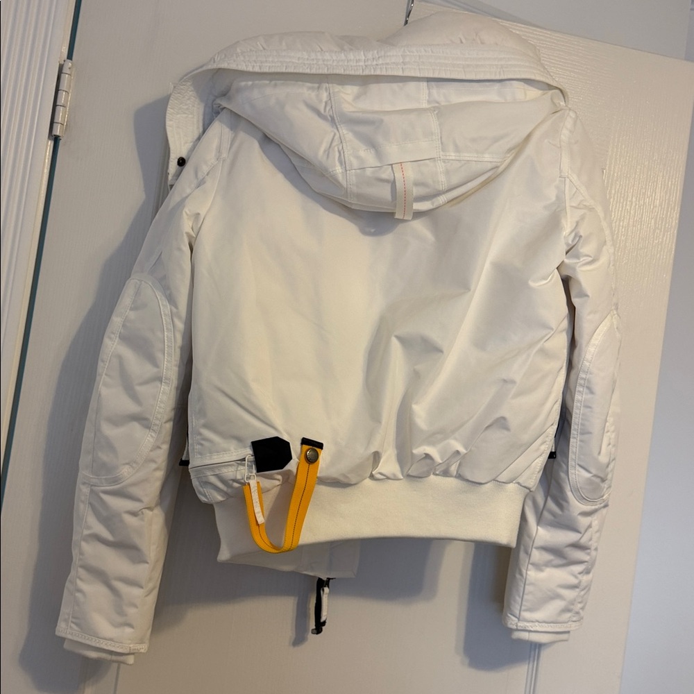 BRAND NEW never worn. Bomber ski/snow jacket. Size small. White. SO warm & cozy! - Picture 10 of 10
